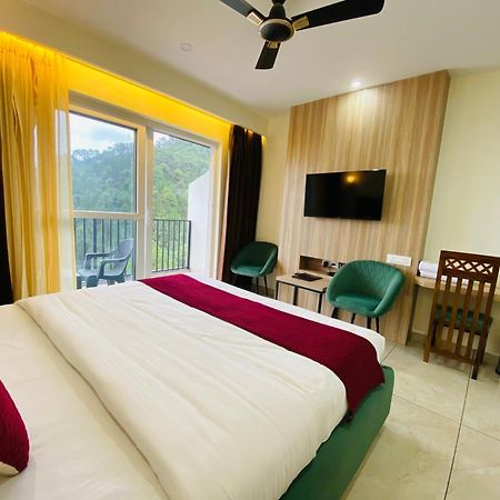 Hotel Pines And Peeks By Tws Hotels Dalhousie Exterior foto