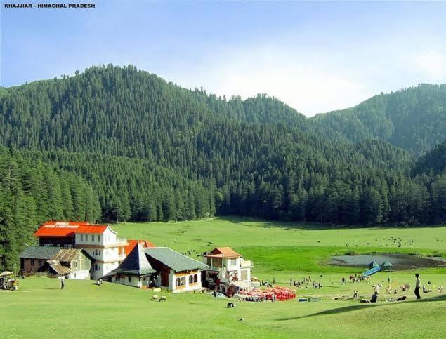Hotel Pines And Peeks By Tws Hotels Dalhousie Exterior foto
