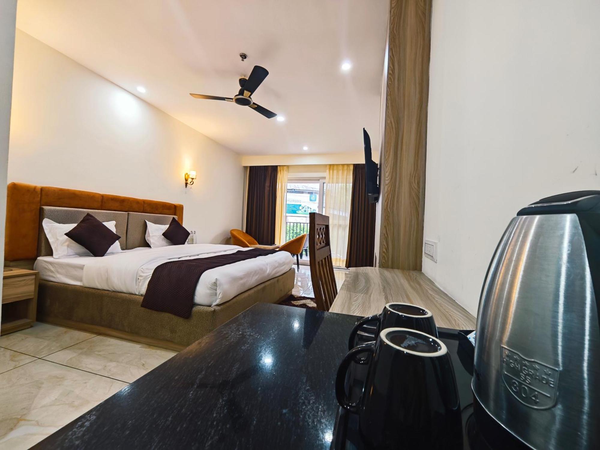 Hotel Pines And Peeks By Tws Hotels Dalhousie Exterior foto