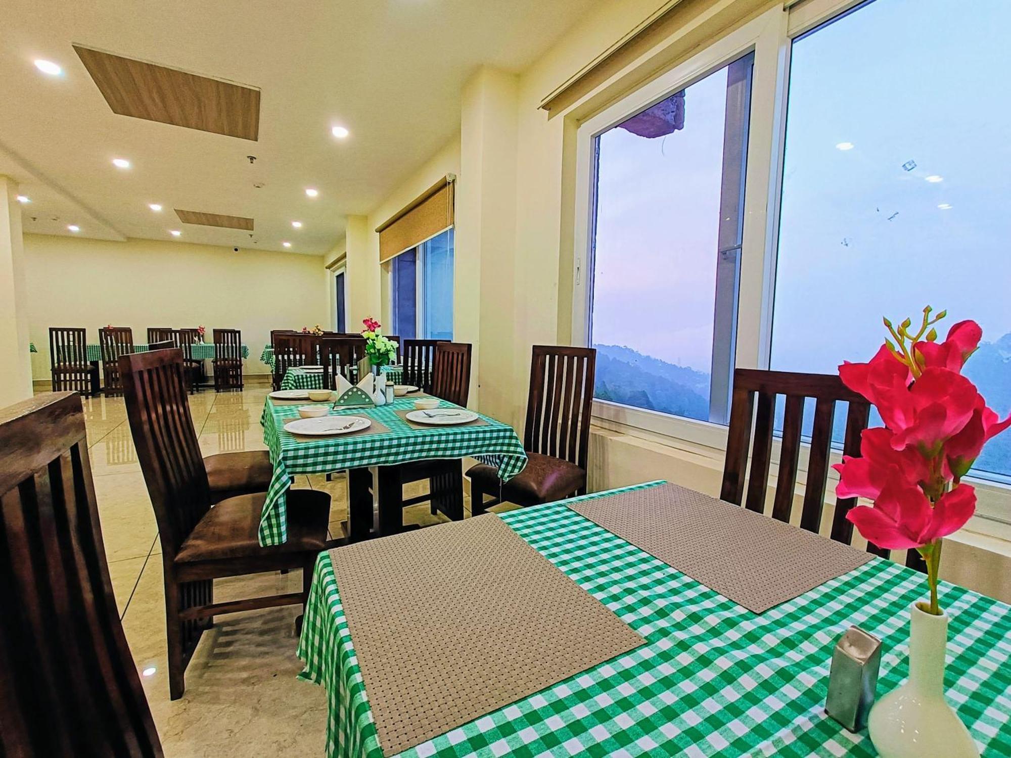 Hotel Pines And Peeks By Tws Hotels Dalhousie Exterior foto